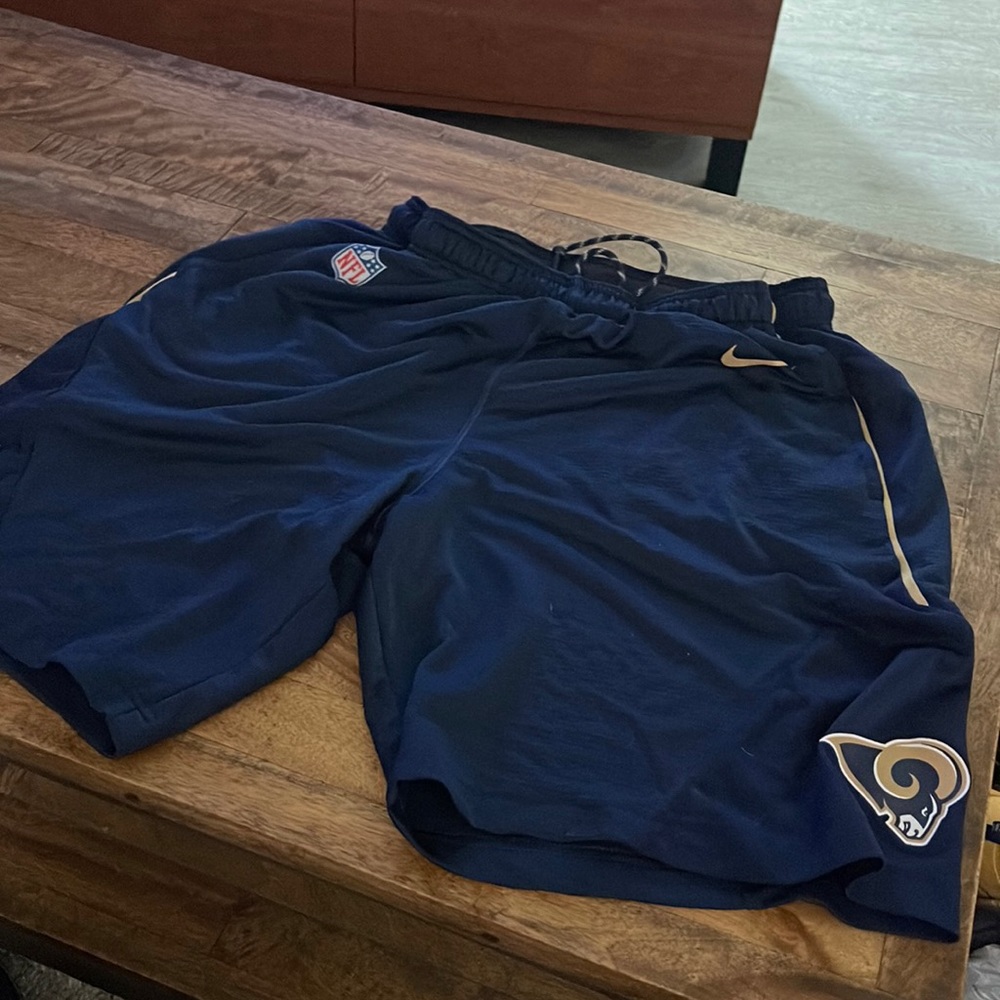Team Issued Nike Dri-Fit On Field Los Angeles Rams NFL Shorts Men's size large